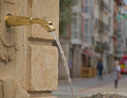 fontaine eau au coeur de Burgos pelerinage compostelle espagne