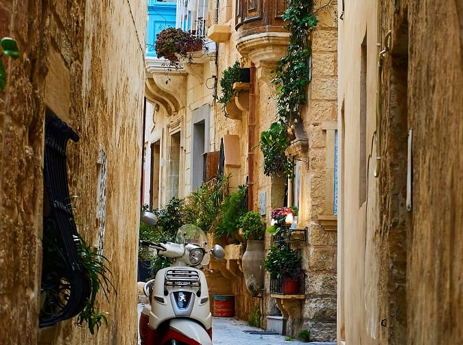 ruelles la valette malte